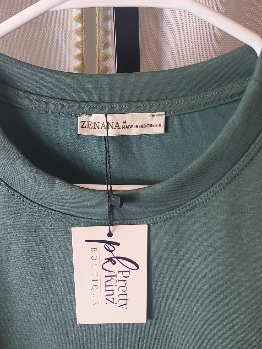 Zenana Soft Crew Neck Sweatshirt Size Med. New - Picture 2 of 4